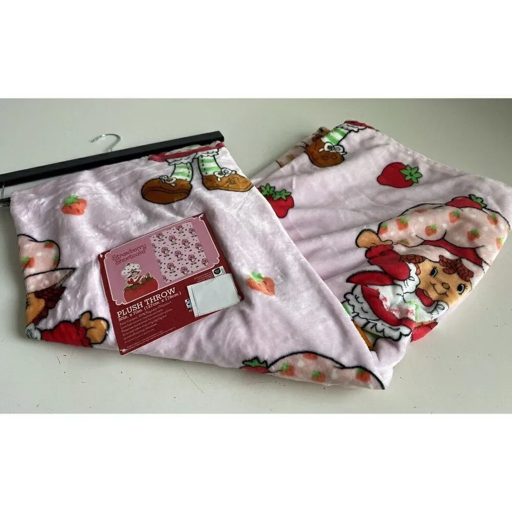 Strawberry Shortcake 50 X 70” Soft‎ Plush Throw Blanket Retro Classic NEW
